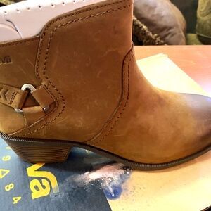 Teva size 7.5 brown leather ankle boot